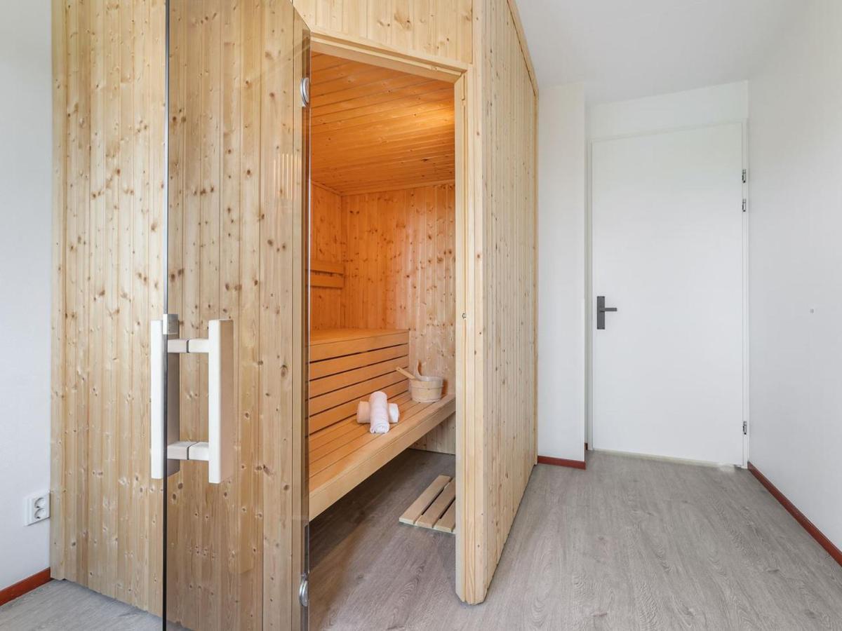 Luxury 4-Person Residence In The Holiday Park Landal Esonstad Anjum Exterior foto